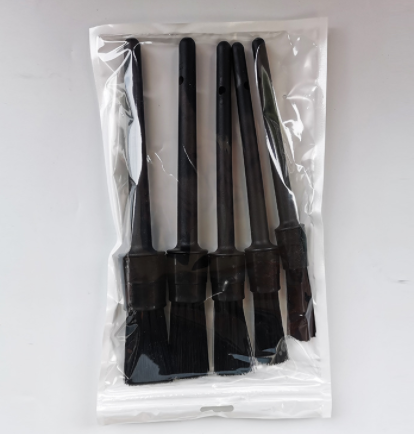 Five-piece slit brush